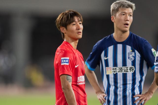 九游APP下载-2红7黄！三镇战蓉城场面火爆 韦世豪染红公开致歉