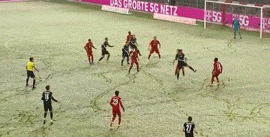 【德甲】莱万破门萨内造2球 拜仁两度落后2球3比3平